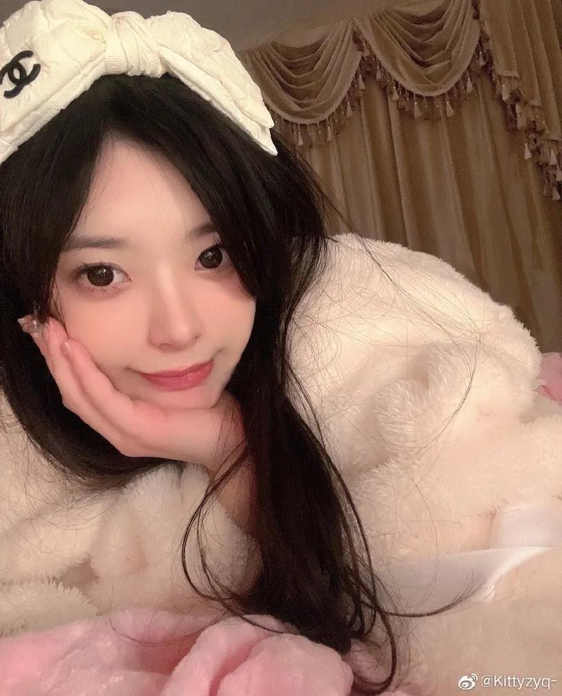 正妹舞蹈生「白皙容颜超讨喜」，度假时的自拍「胸型好辣」！-小湿妹图(8)