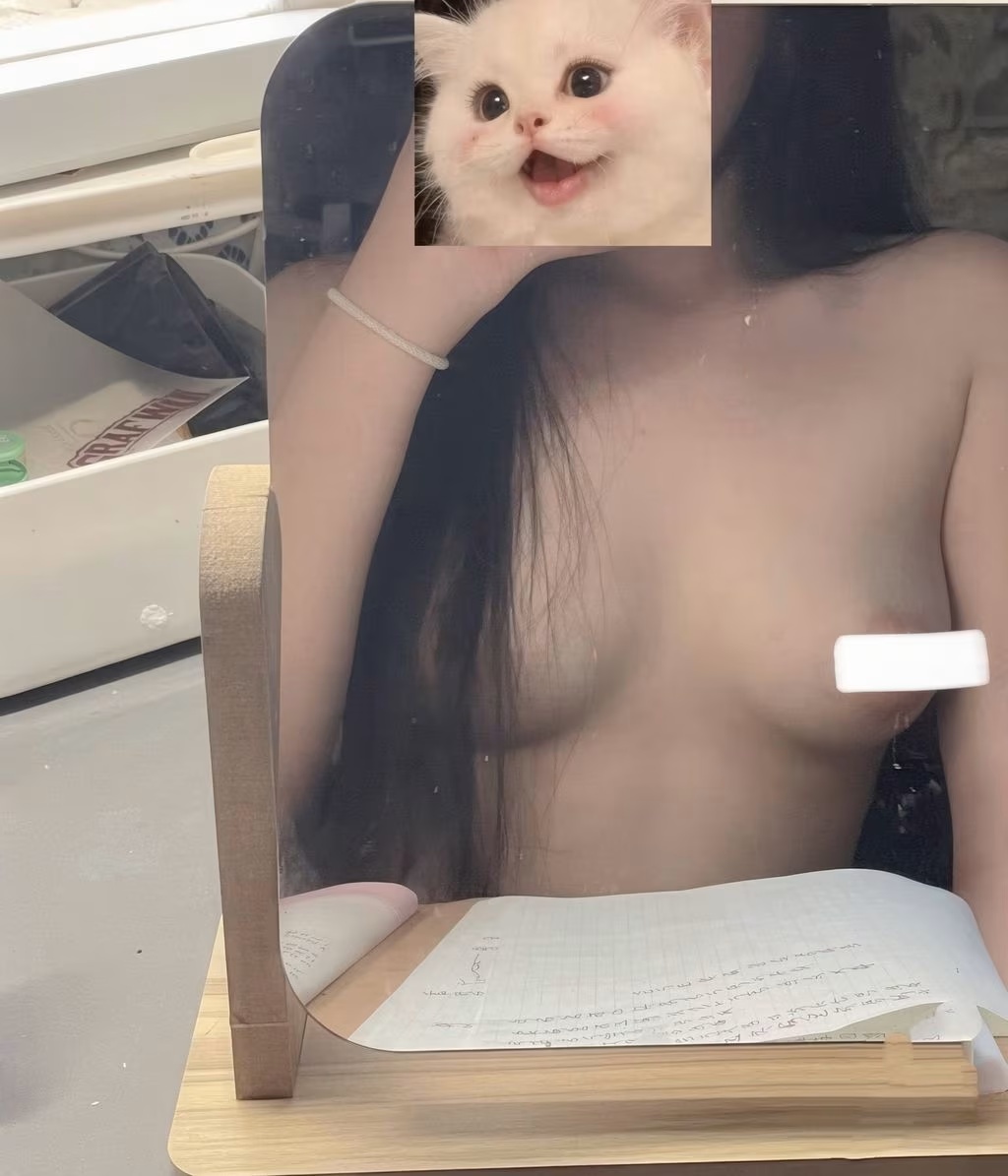 其他XXX C崽巨乳白虎蘿莉尤物福利姬合集(48)