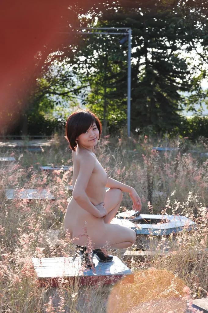 国模菲林人体私拍(37)