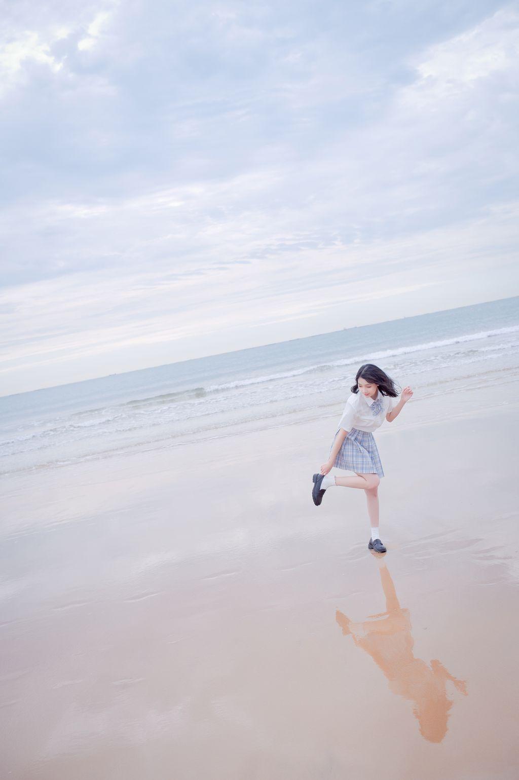 Coser@周叽是可爱兔兔 Vol.020: 海边JK (35 photos)(13)