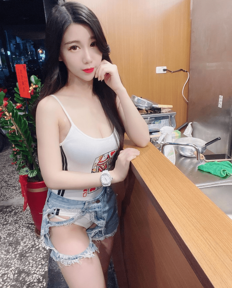 卤味摊「超正女店员」迷人视角引疯传！超完美身材让人陶醉啊！-小湿妹图(16)