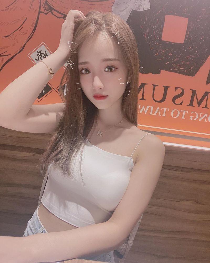 小心蛀牙！「全糖熊熊」童颜巨乳毫无招架之力 超级萌直播主 年纪轻轻发育超逼人(29)