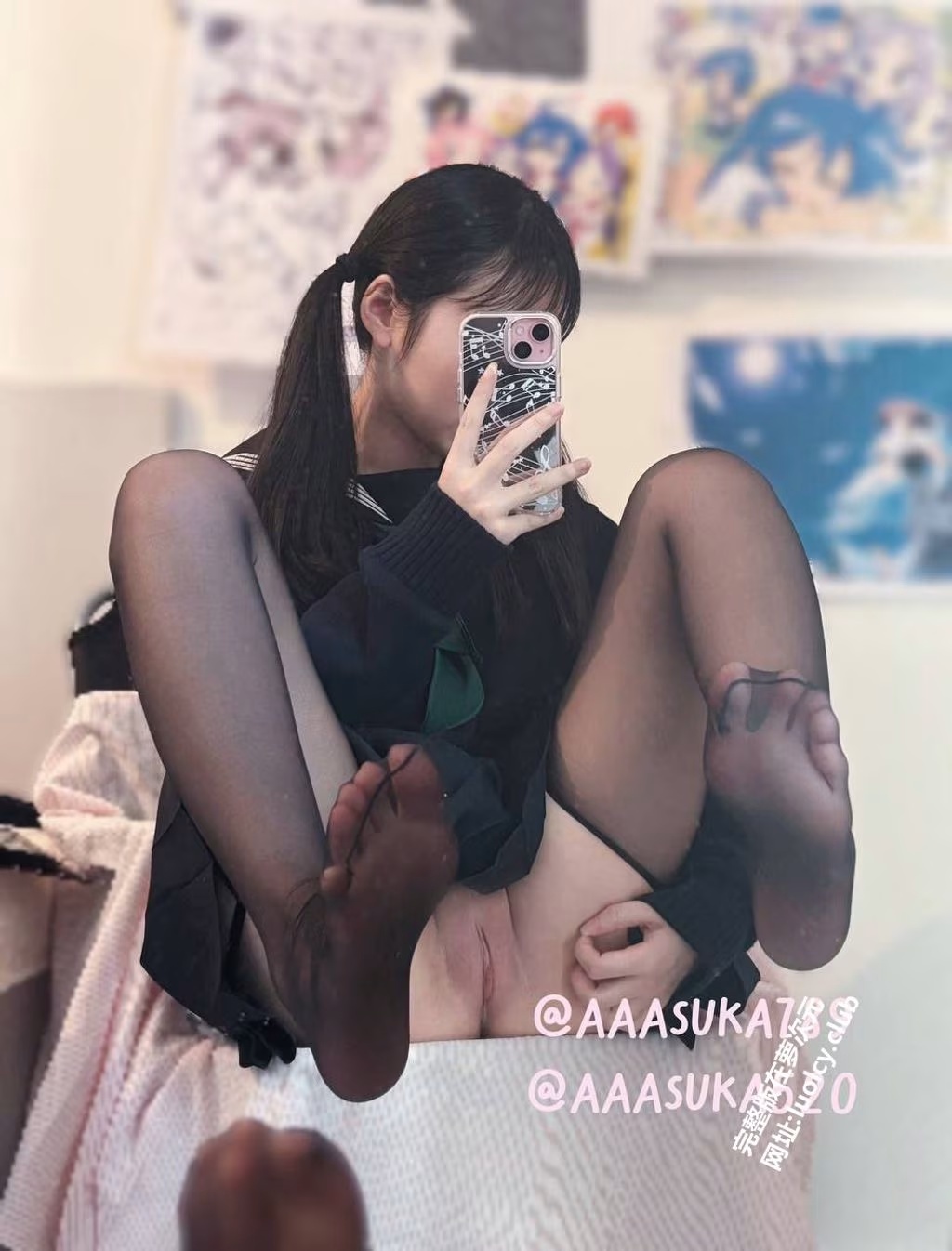 雙馬尾白虎蘿莉與金主親密互動的福利圖集(51)