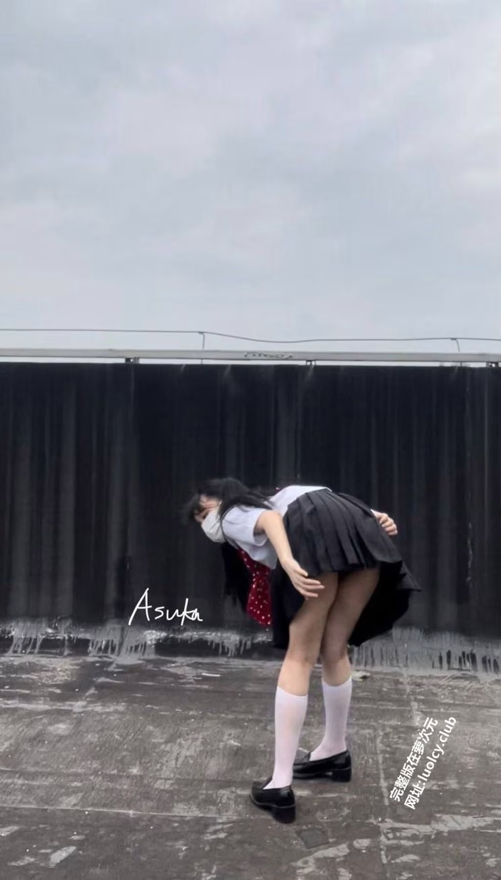 雙馬尾白虎蘿莉與金主親密互動的福利圖集(38)