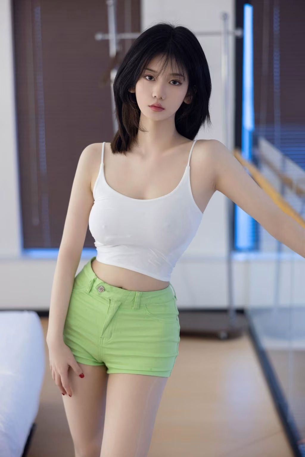 凌七七秀人網模特性感小弔帶內購無水印(4)
