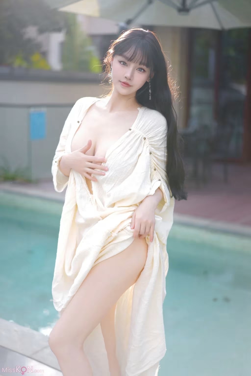 朱可兒秀人網模特三亞泳池白袍寫真(13)