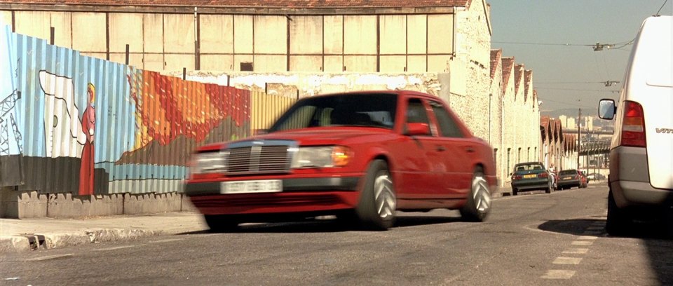 This new model was larger in wheelbase and exterior . IMCDb.org: 1990 Mercedes-Benz 200 E W124 in "Taxi 2, 2000"