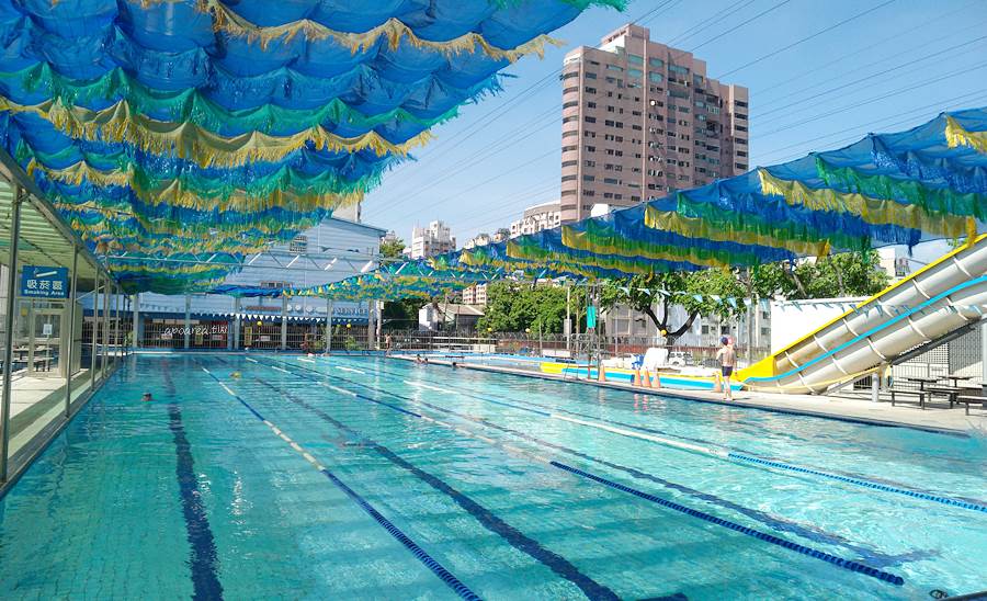 富美遊泳池｜崇德商圈室內戶外游泳池，附兒童遊戲池、多種藥草浴、蒸汽浴、健身房