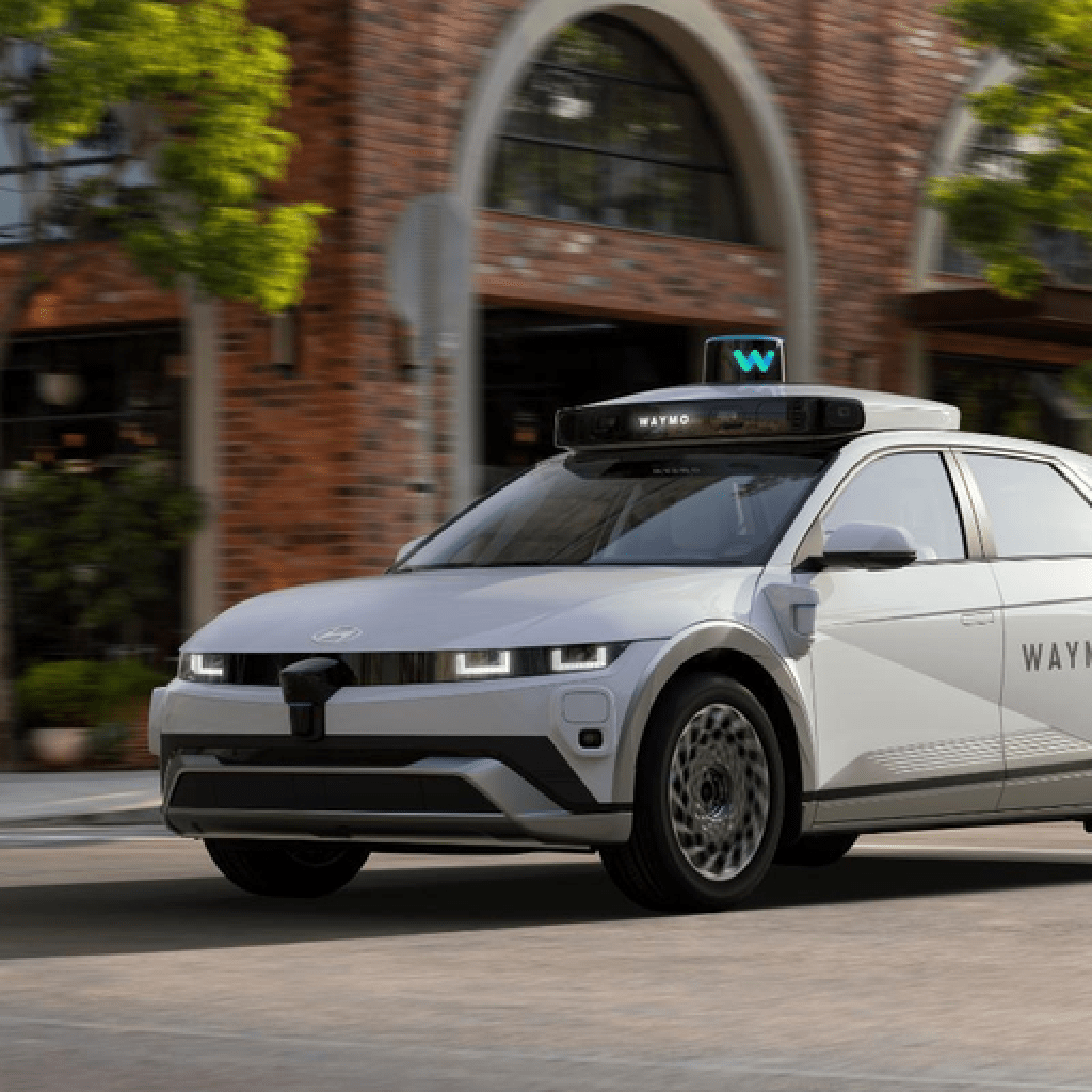 Self-Driving Waymo Automobiles Torched Throughout ICE Protest in Los Angeles – Decrypt