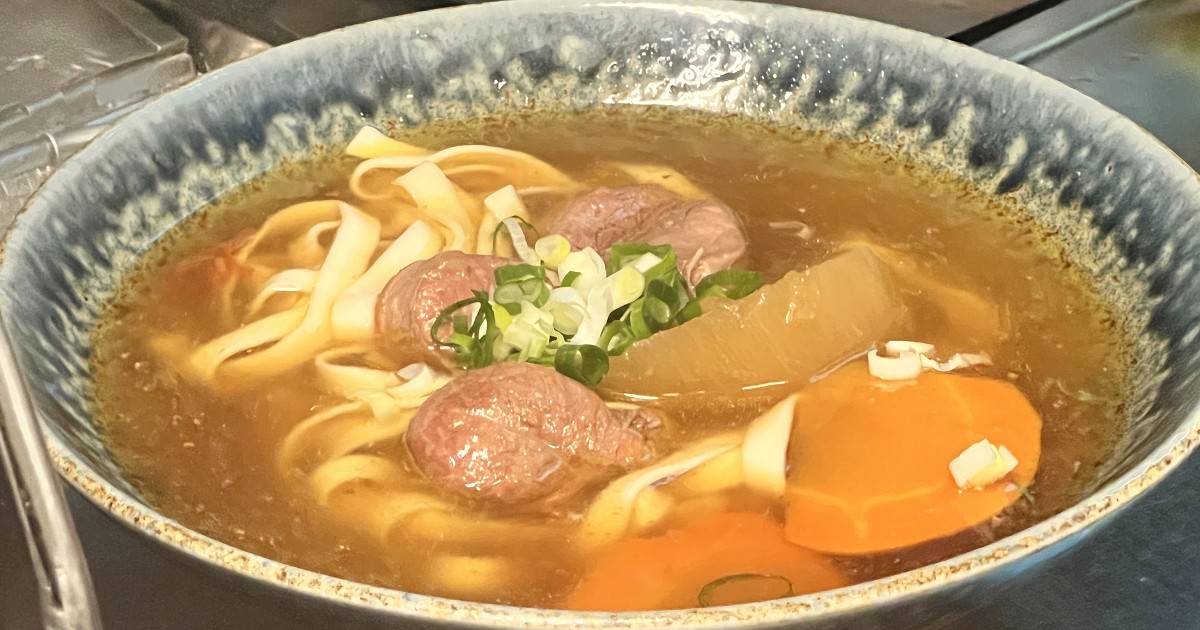 台南麵店｜隱藏在巷弄之中的美味，豬肉蔥麵超好吃，湯頭真是辣到令人魂牽夢縈。