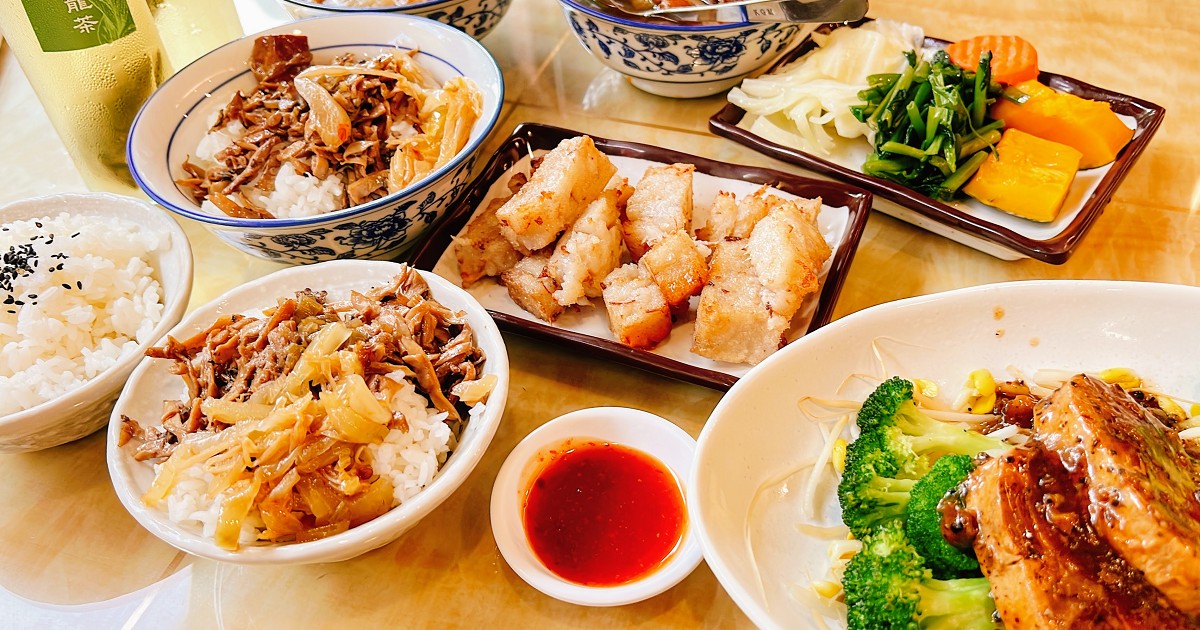 草行居諸羅蔬食｜以健康、創意的「火雞素若飯」、「砂鍋素餘頭」，呈現諸羅地方特色蔬食料理，提供給愛好蔬食的你們，有更多安心、美味的選擇。