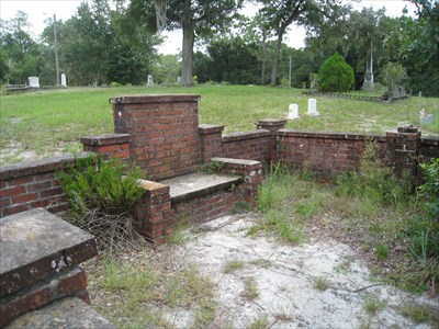 The devils chair in the cemetery near cassadaga. Cassadaga Devil's Chair - Lake Helen, FL - Urban Legends