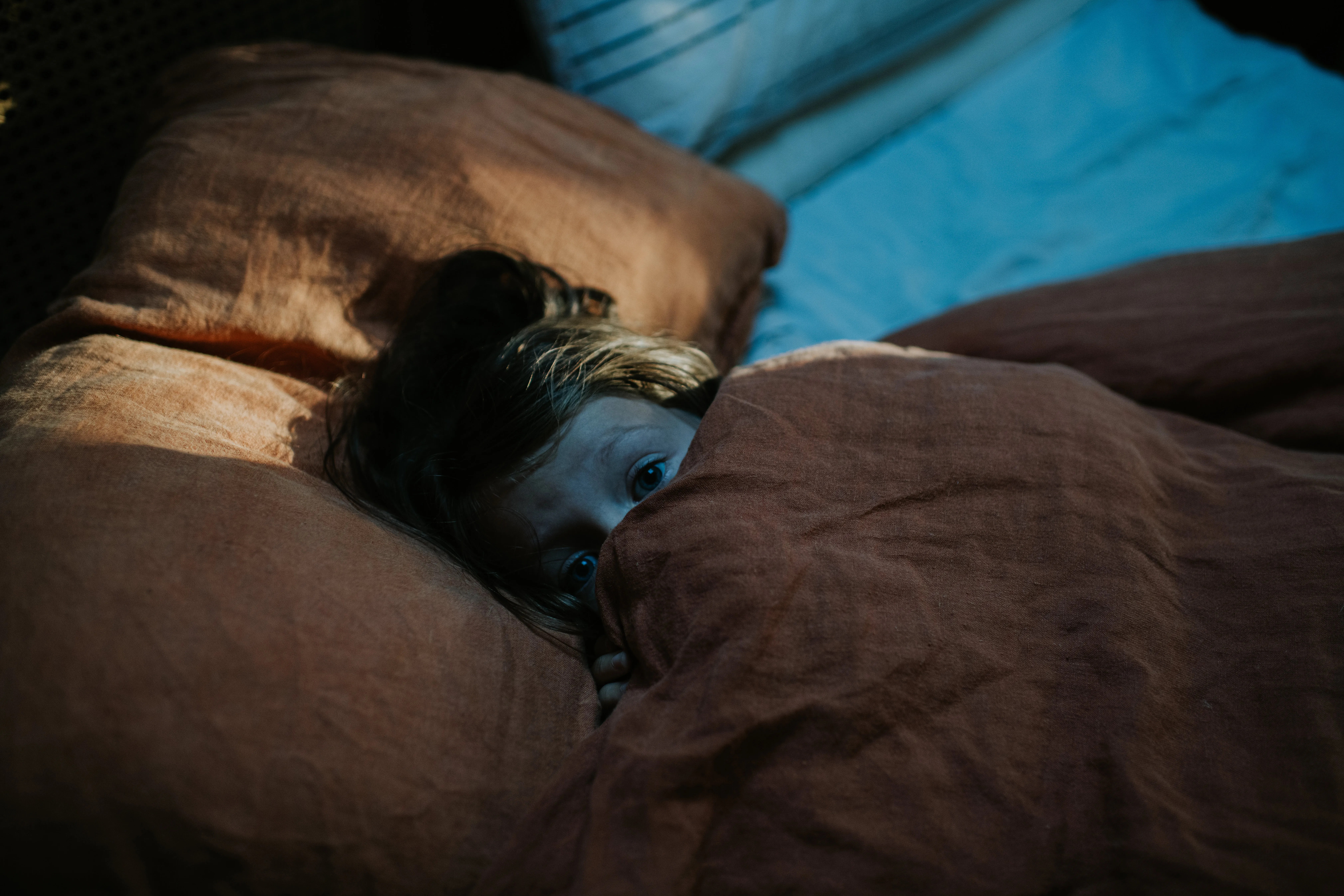 7 Times Kids Really Didn't Want To Let Their Parents Relax