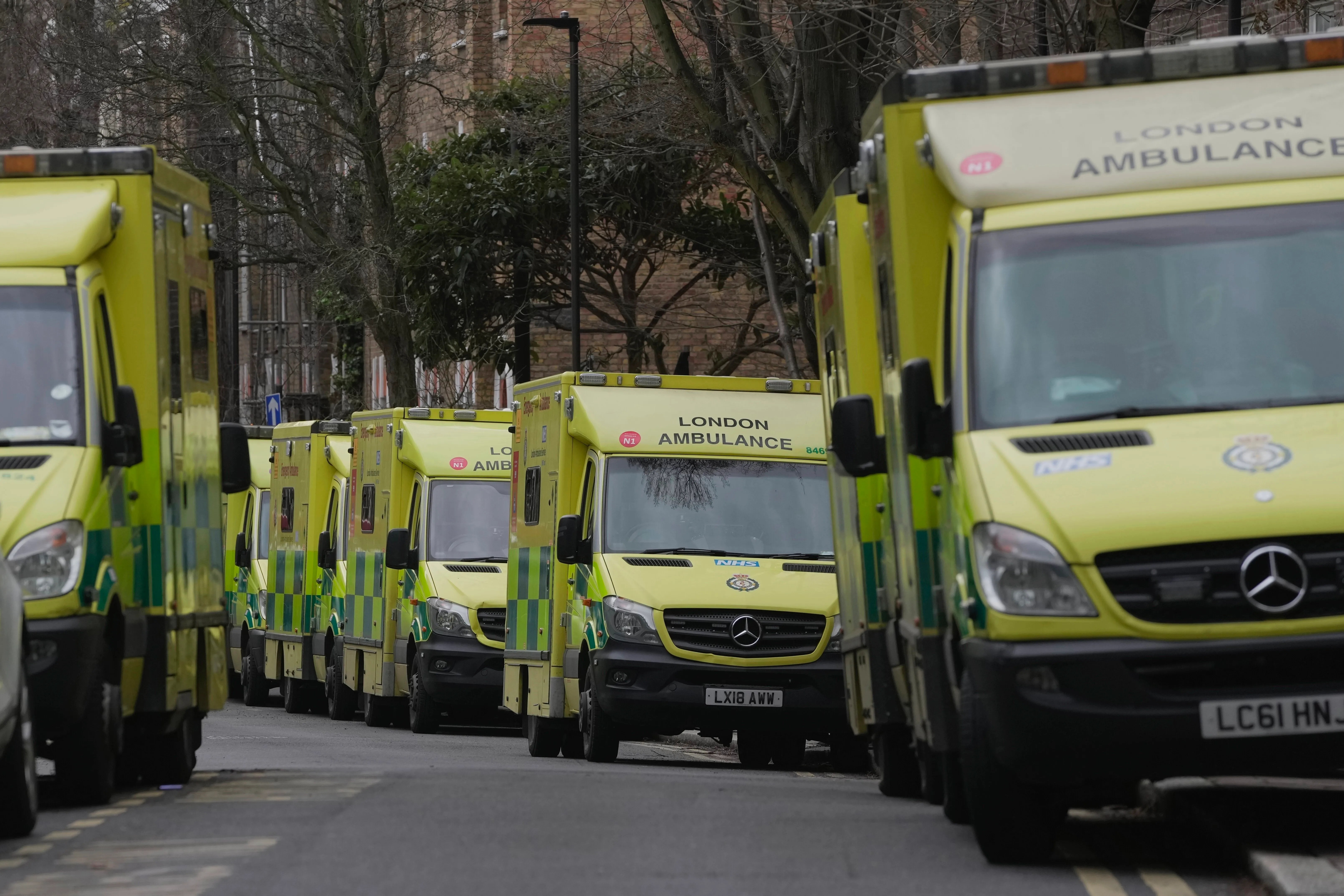 Here's What Actually Happens When An Ambulance Goes Into 999 Mode