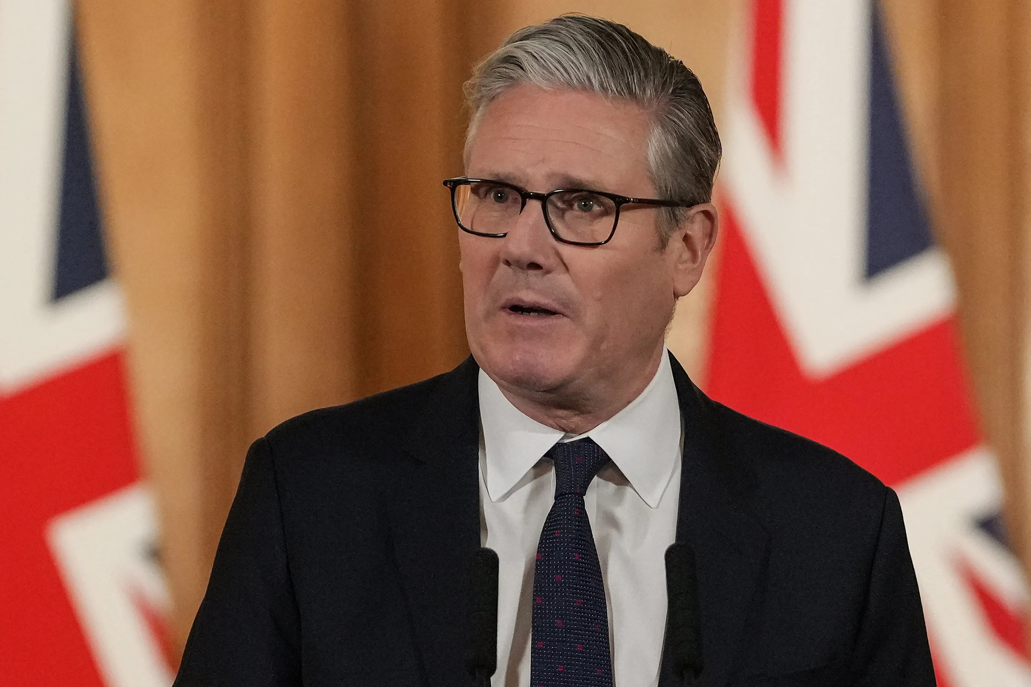 Starmer Says Britain Will Ban Under-16s From Using Social Media Apps