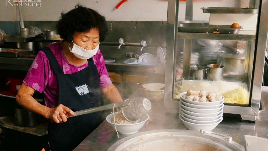 阿婆乾麵(屏東恆春)恆春巷弄裡無招牌老麵攤，推薦豬血湯必點