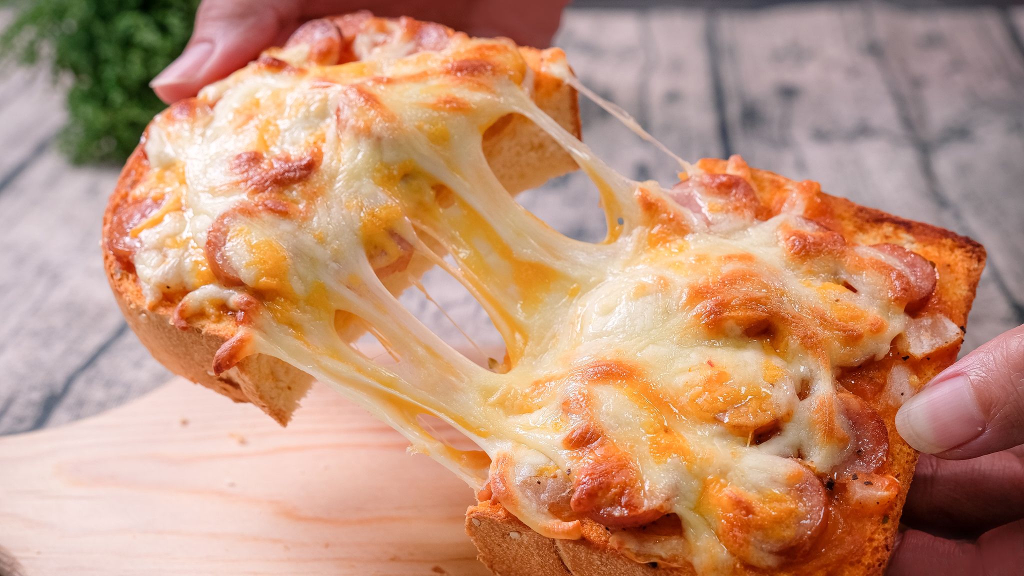 山吐司(團購美食)懶癌救星！全家人的早餐點心下午茶8分鐘搞定，新口味牽絲德國香腸、香辣泡菜厚片土司加入救援！