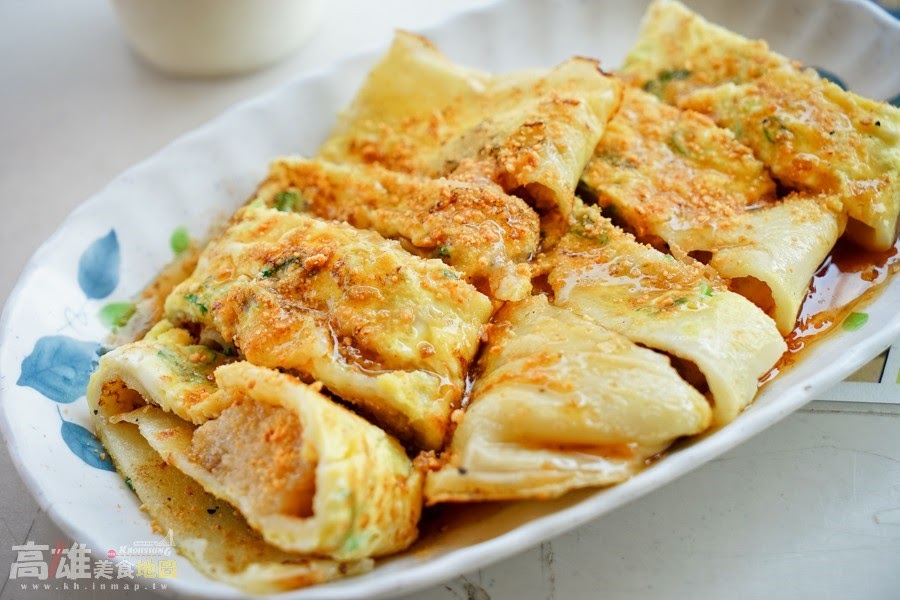 (左營區)竟然在蛋餅加了肉粽，但味道卻毫不違和的肉粽蛋餅