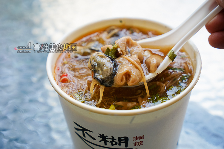 【高雄美食。苓雅區】料多味美又帶點質感的麵線－不糊麵線