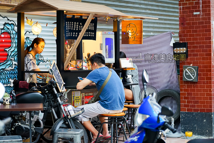 【高雄美食。鹽埕區】新型態風貌屋台咖哩－新咖哩