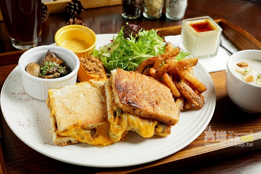 柒五参咖啡館 753 Café｜創意『火山爆發漢堡排與古巴三明治』享用肉醬與起司的熱熔滋味！！