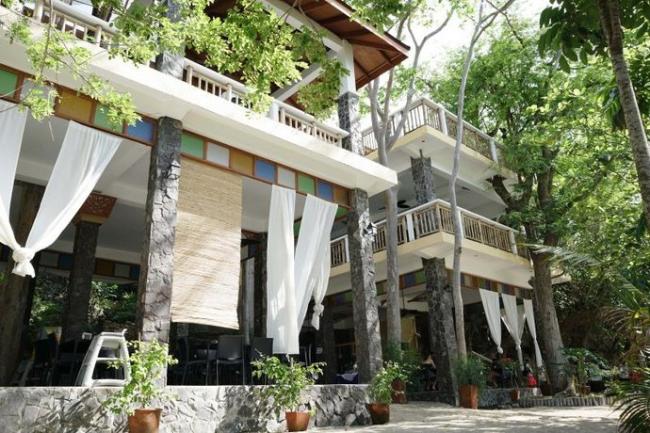 Having their very own beach house is something many people dream about, and if you're lucky, you can make that dream a reality. La Luz Beach Resort,Batangas:Photos,Reviews,Deals