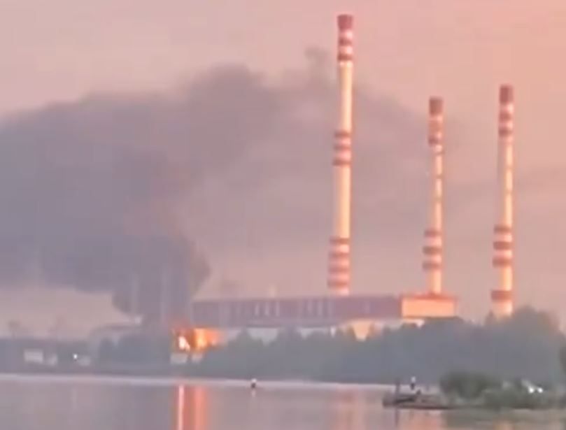 Grosse Welle von ukrainischen Drohnenangriffen – erstmals gerät auch eine Raffinerie in Moskau in Brand