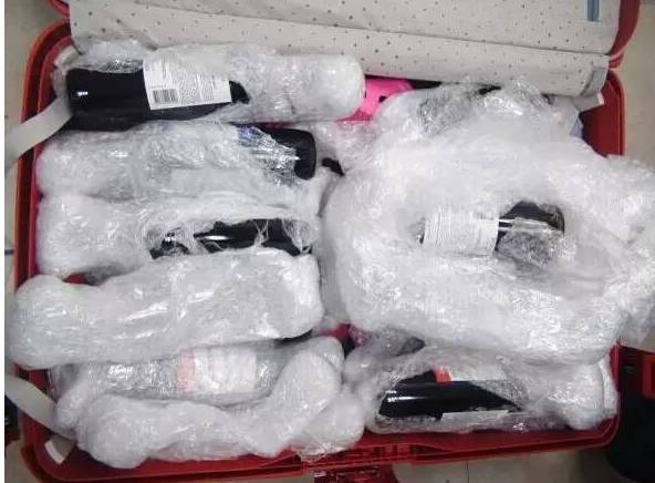 海关边检人员当场查出红酒中含有毒品液体可卡因(图:网络)