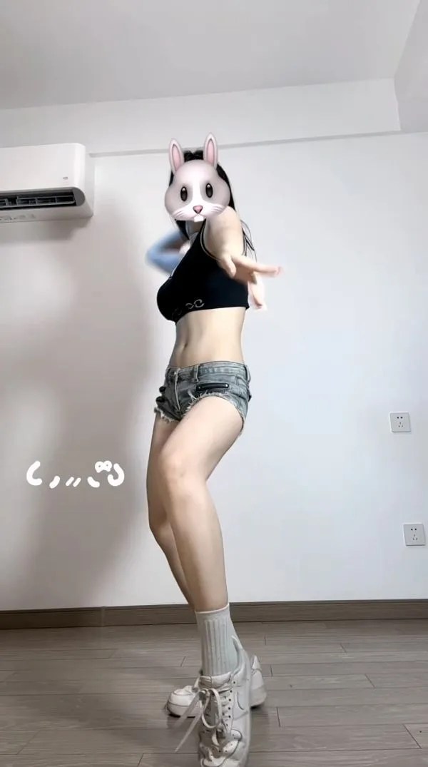 蚊子-VIP裸舞2026专业动感裸舞弹力插露脸定制又来咯[16V928MB]