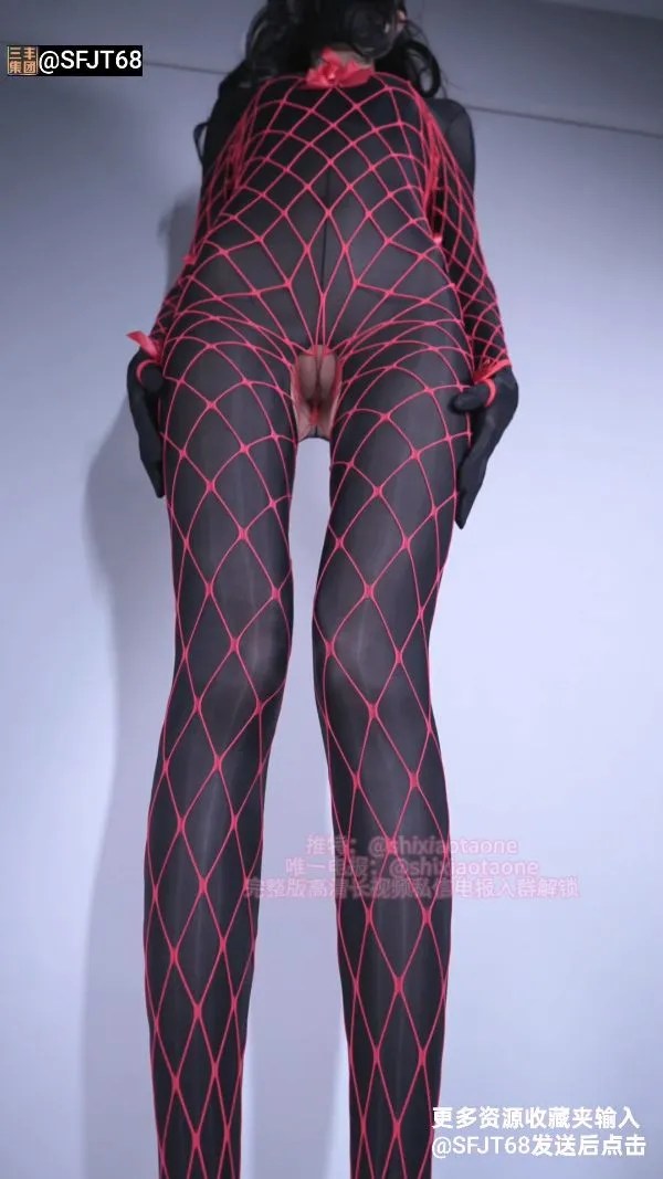 小桃shixiaotaone-黑色连体黑丝加红色连体网袜[1V1.03GB]