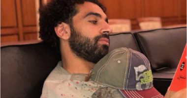 كتب محمد صلاح المفضلة.. ملك ليفربول قرأ لـ نجيب محفوظ ويفضل التنمية البشرية