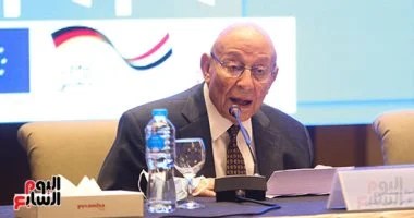 محمد فايق: حقوق الإنسان سلاح الشعوب لمواجهة الفوضى العالمية محمد فايق: حقوق الإنسان سلاح الشعوب لمواجهة الفوضى العالمية