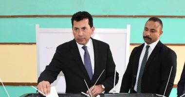 وزير الشباب والرياضة يدلى بصوته فى انتخابات مجلس النواب بالشروق وزير الشباب والرياضة يدلى بصوته فى انتخابات مجلس النواب بالشروق