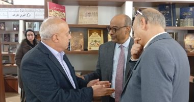 مساعد وزير التربية والتعليم يزور جناح دار الكتب والوثائق بمعرض الكتاب مساعد وزير التربية والتعليم يزور جناح دار الكتب والوثائق بمعرض الكتاب