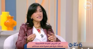منى مجدلاني تكشف رحلتها من مسارح المدارس إلى العالمية وحصولها على وسامين فرنسيين