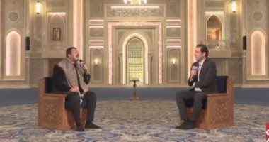 طرقتُ باب الرجاء.. أحمد العِمرى يطلق العنان لصوته ليسافر لعبق الماضى الجميل