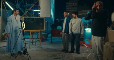 مسلسل فخر الدلتا الحلقة 14.. فخر يبتكر طريقة لعرض أفكاره بإعلان على سطح المنزل
