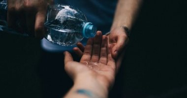 تفسير حلم العطاء.. 4 دلالات نفسية تكشف أسرار مفاجئة عن شخصيتك 