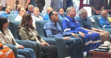 رئيس الوزراء يتفقد شركة رشيد للبترول خلال زيارته للبحيرة