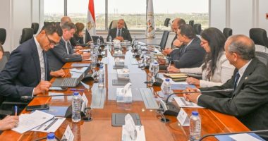 وزير الاستثمار يناقش مع بنك أوف نيويورك تطوير شهادات الإيداع للشركات المصرية وزير الاستثمار يناقش مع بنك أوف نيويورك تطوير شهادات الإيداع للشركات المصرية