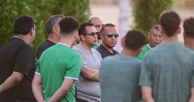 رئيس الاتحاد يجتمع بلاعبى الفريق على هامش معسكر برج العرب استعدادا للدورى رئيس الاتحاد يجتمع بلاعبى الفريق على هامش معسكر برج العرب استعدادا للدورى