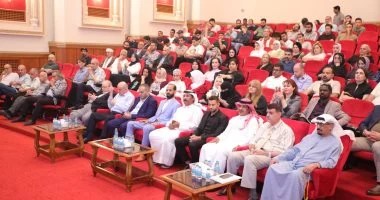 قصائد تلامس الواقع والحياة فى بيت الشعر بالشارقة.. صور