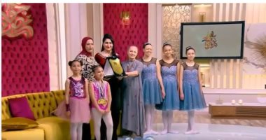 هبة عبد الفتاح تهدي مدربات الباليه ولاعباته درع الموهوبين فى جوهرة مصرية