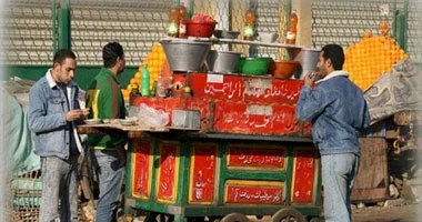 القانون يحدد أماكن عربات الطعام المتنقلة ويمنع تواجدها أمام المحال والمطاعم القانون يحدد أماكن عربات الطعام المتنقلة ويمنع تواجدها أمام المحال والمطاعم