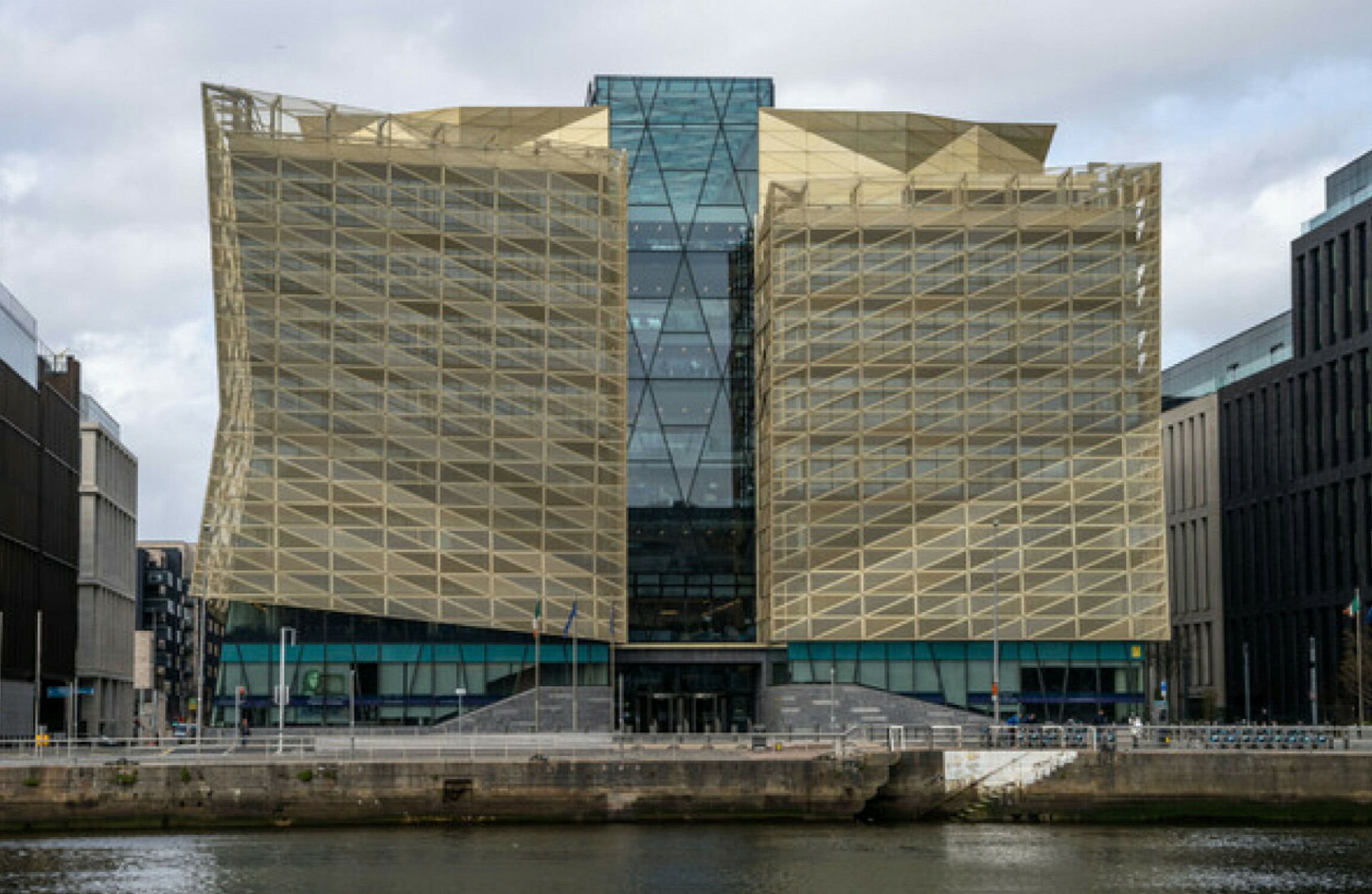 Central Bank warns shocks from Middle East and AI