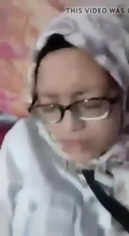Cewek Jilbab Kaca Mata Kesakitan Ngewe Yakwad