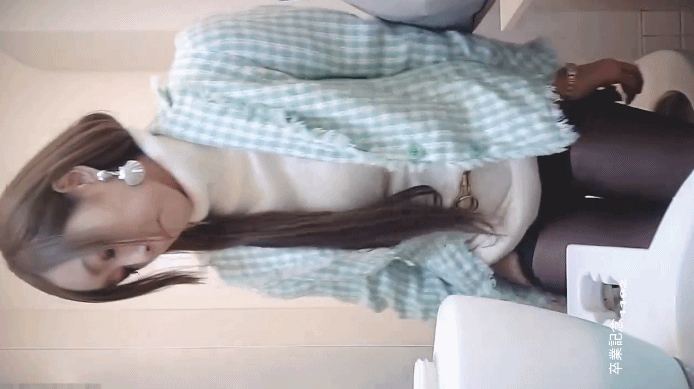 完美视角欣赏数对男女肉战现场恋爱的偸情的关系复杂亮点是体位真多五花八门新招式人肉悬浮+双性恋倾向男女通吃 喜欢线下淫乱轰趴3P双飞