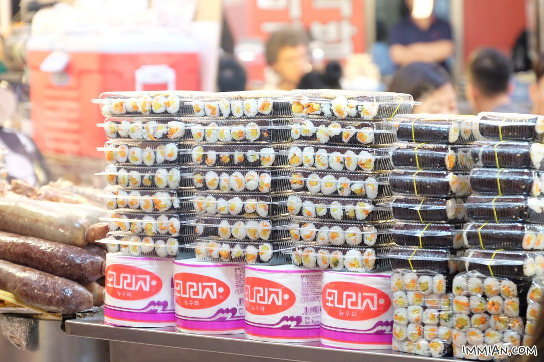 首爾廣藏市場，一口氣吃遍韓國傳統小吃，紫菜包飯、甜米釀、拌飯