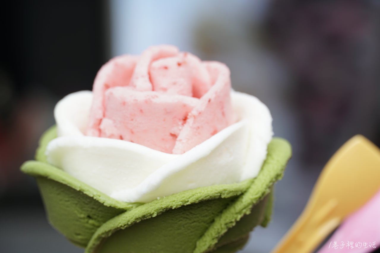 明洞 Milky Bee 玫瑰冰淇淋，好繽紛、好好拍、口味一般般