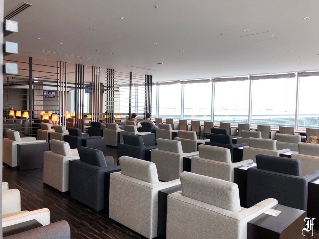 羽田機場 JCB 免費貴賓室，寬敞舒適 Wi-Fi 快、能看飛機起降的 SKY LOUNGE ANNEX